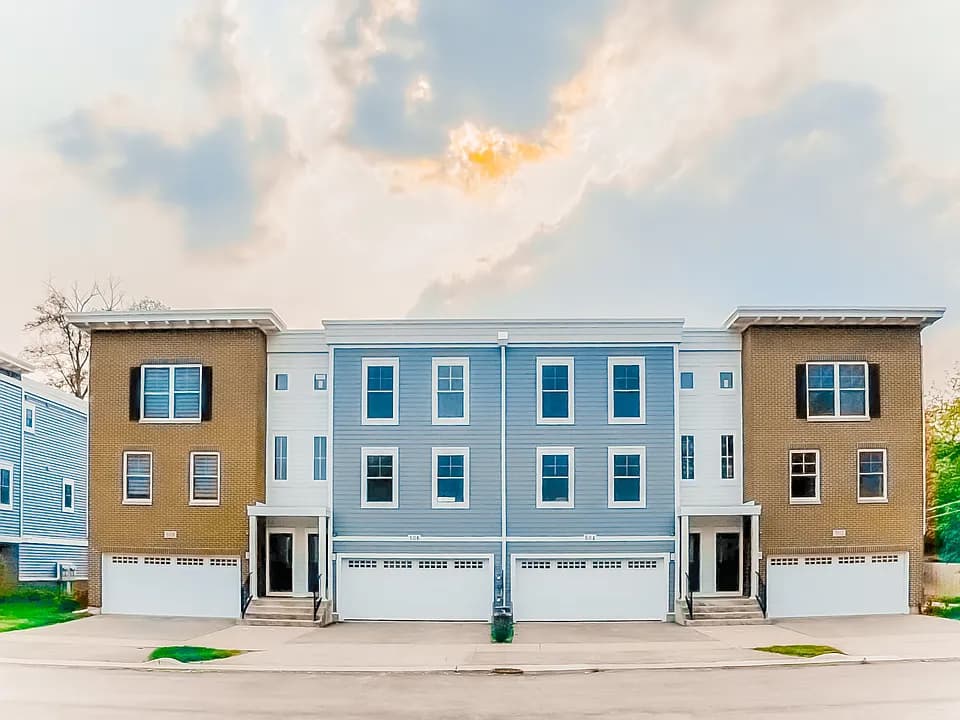 Itasca Townhomes - 9 Itasca Townhomes - 9